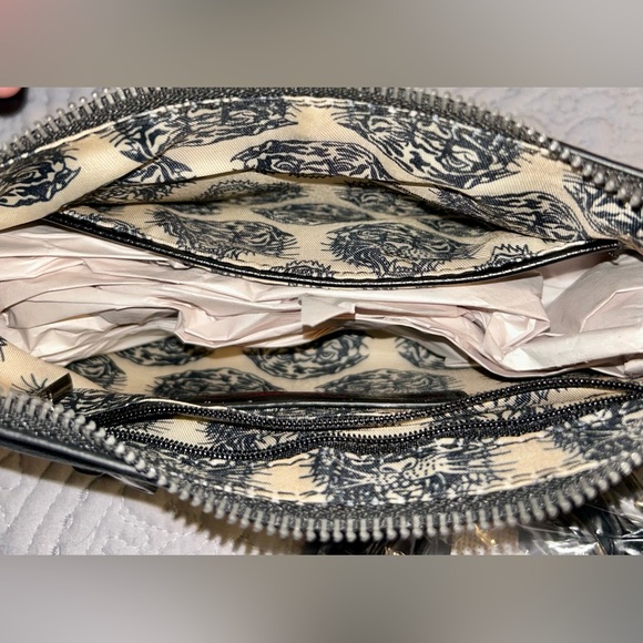 Ed Hardy Black and Pink Floral Shoulder Bag - Picture 4 of 9